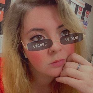 Meet your Posher, Evelyn